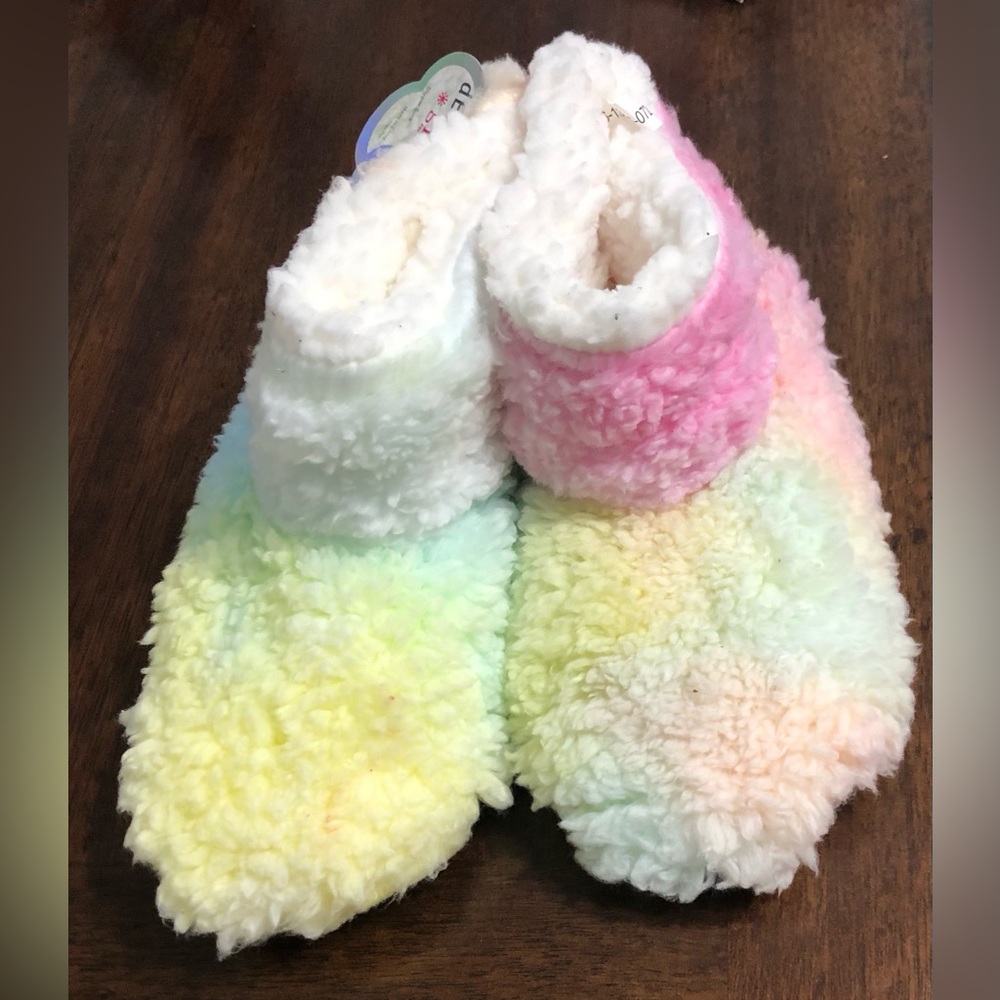 Delias Girl’s Slippers socks booties tie dye plush sherpa soft . M/L 13-4
